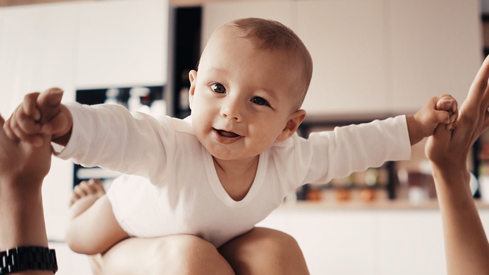 Babie spielt fliegen – Kinderwunsch Kö